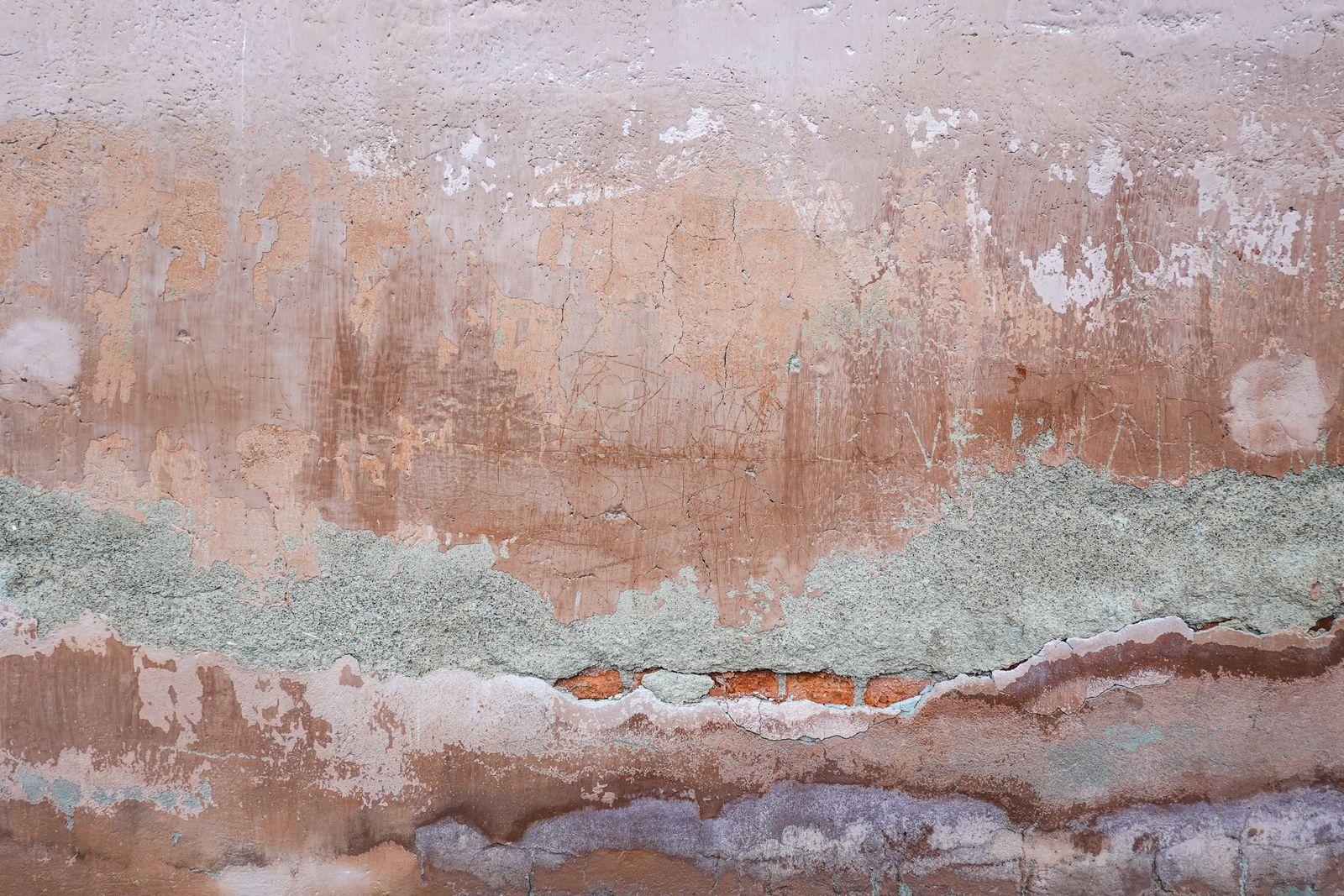 Structural cracking